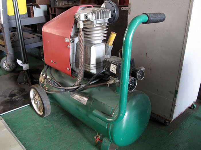 コンプレッサー・発電機の運搬